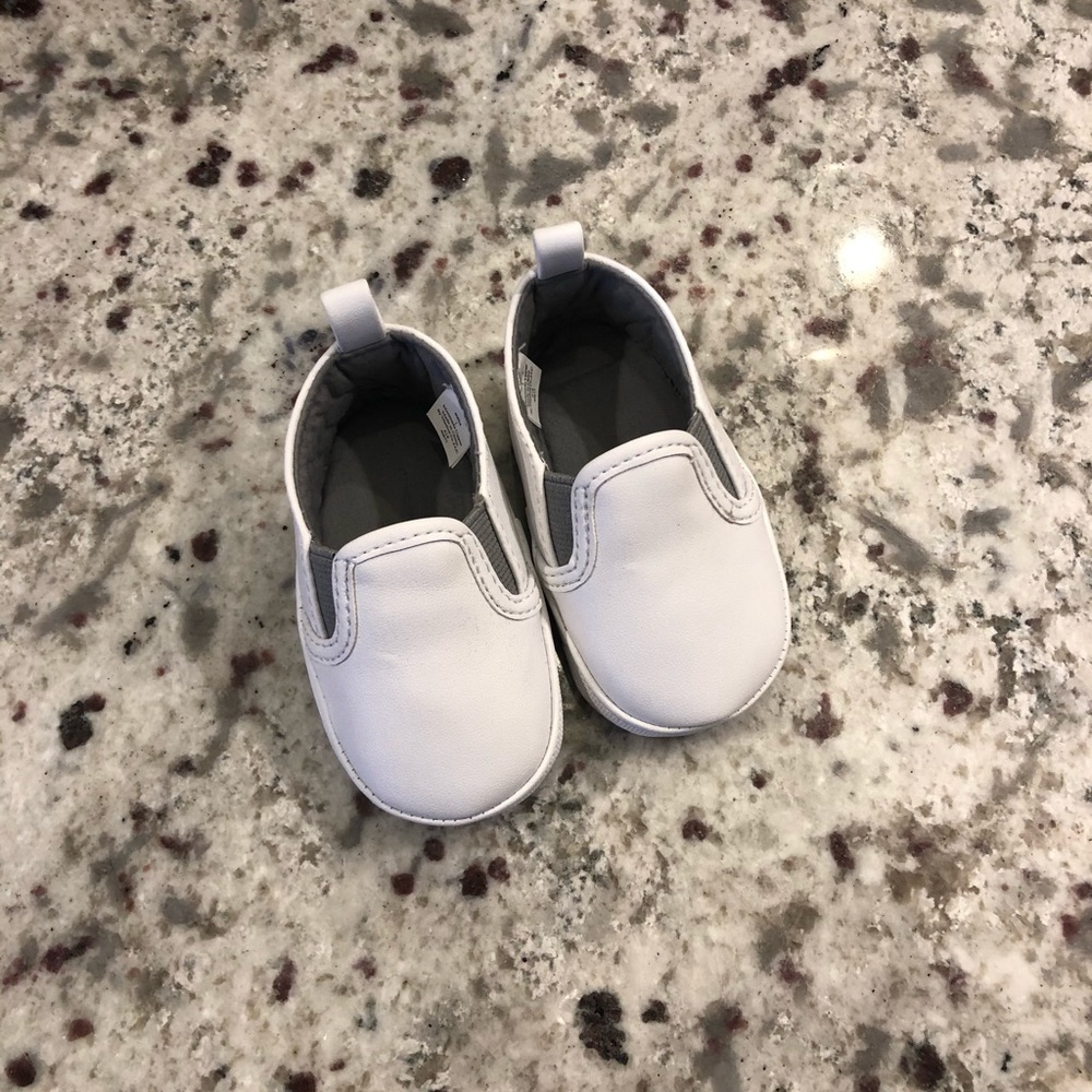 Infant white loafer sneaker “hi” “bye” on back
